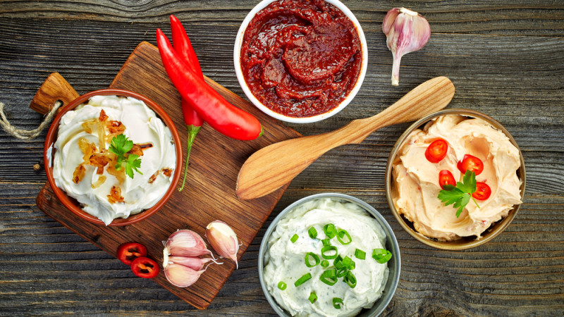 10 recettes de sauces légères pour vos apéros Dips