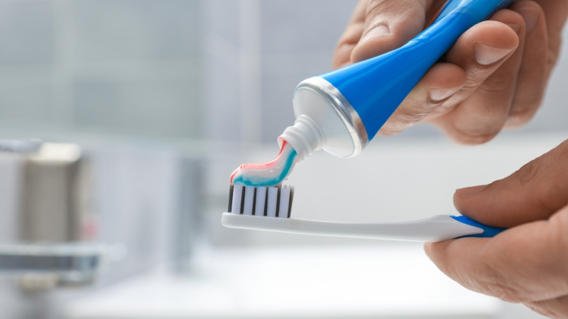 Comment bien choisir son dentifrice ? Un guide pour un sourire éclatant !