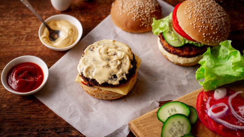 Quelle est la sauce burger la plus calorique ?