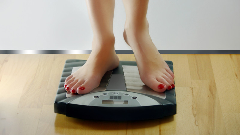 Est-il possible de perdre 10 kilos en 1 mois ? Un regard réaliste sur les objectifs de perte de poids