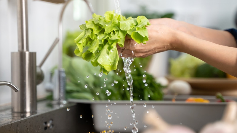 Faut-il rincer une salade en sachet avant de la consommer ?