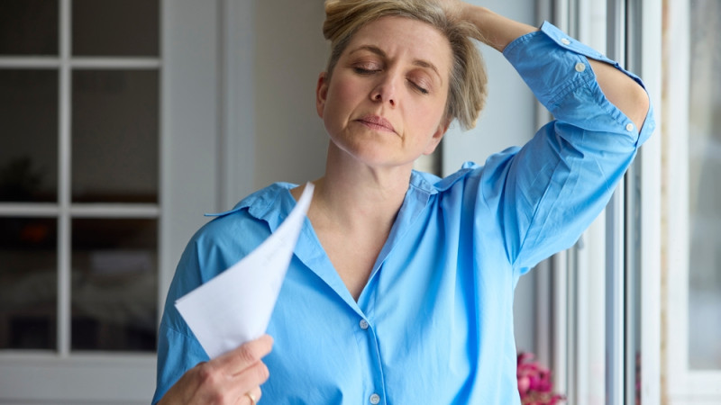 Comprendre la ménopause : symptômes, phases et changements hormonaux