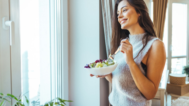 Manger en pleine conscience : transformer votre relation avec la nourriture