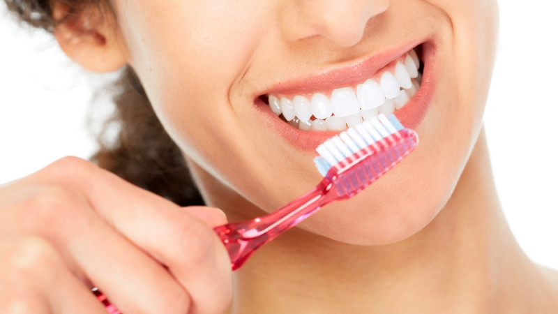 Comment bien choisir sa brosse à dents ?