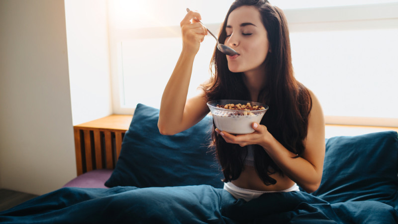 10 aliments à toujours avoir chez soi pour éviter les craquages