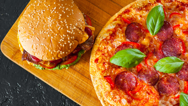 Pizza ou Burger : Lequel est le plus calorique ?