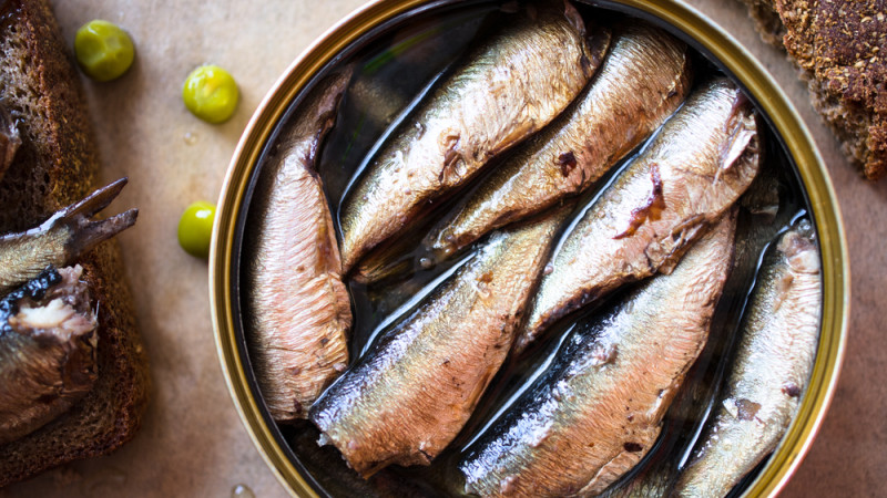 Exit croissants et tartines beurrées, les sardines sont bien meilleures pour la santé au petit-déj’