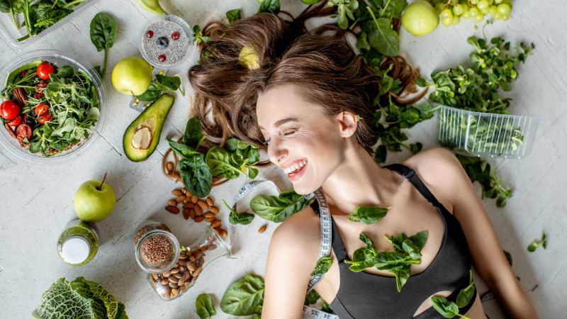 Nourrir vos cheveux de l'intérieur : une approche alimentaire pour des cheveux sains et éclatants