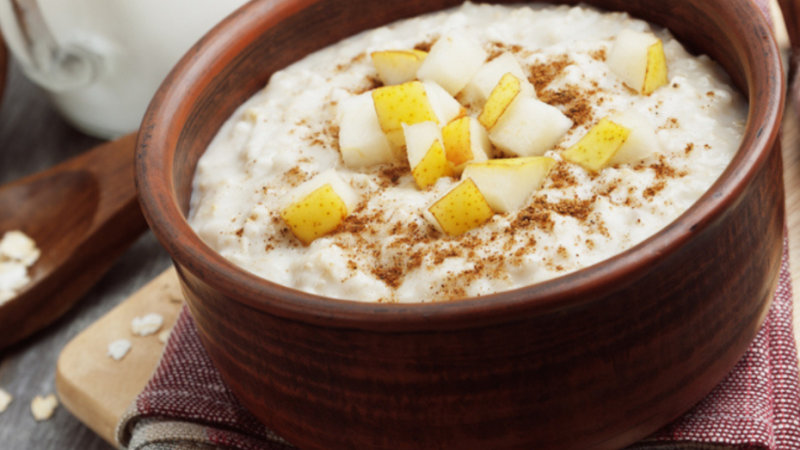 Porridge cannelle, graine de chia et poire