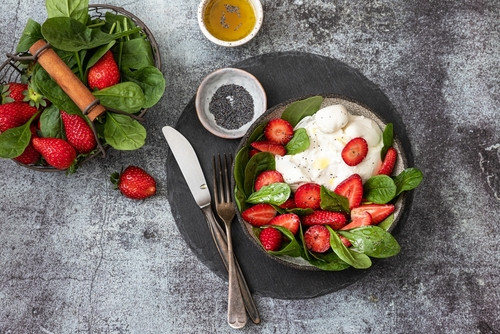 Fraises et burrata : La fusion sucrée-salée qui enflamme nos papilles !