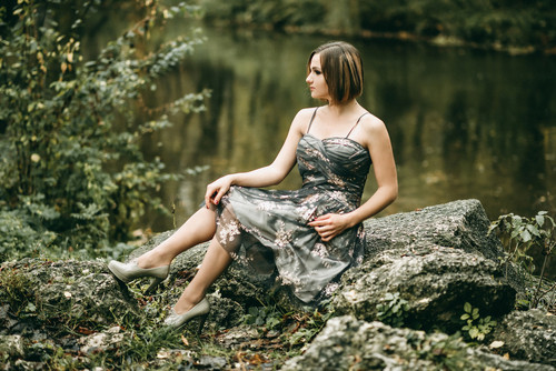 Le Riviera Bob : la coupe au carré idéale pour rajeunir après 50 ans cet été