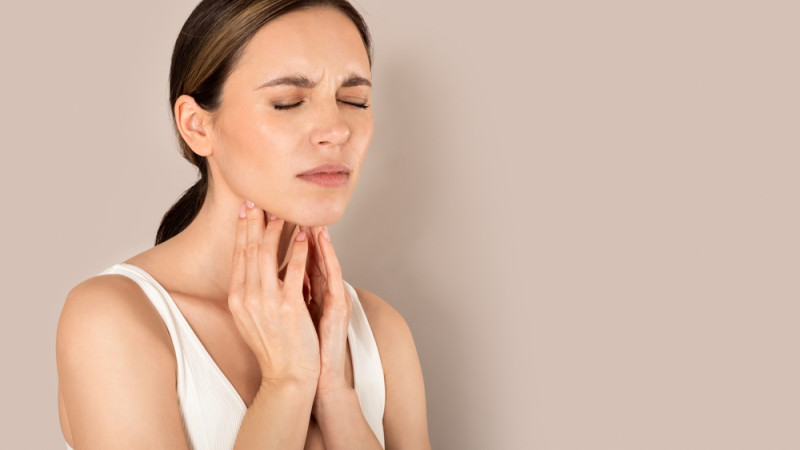 Points blancs dans la gorge : faut-il s’inquiéter ?