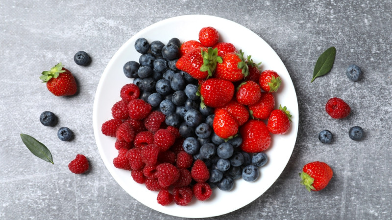 assiette de fruits rouges